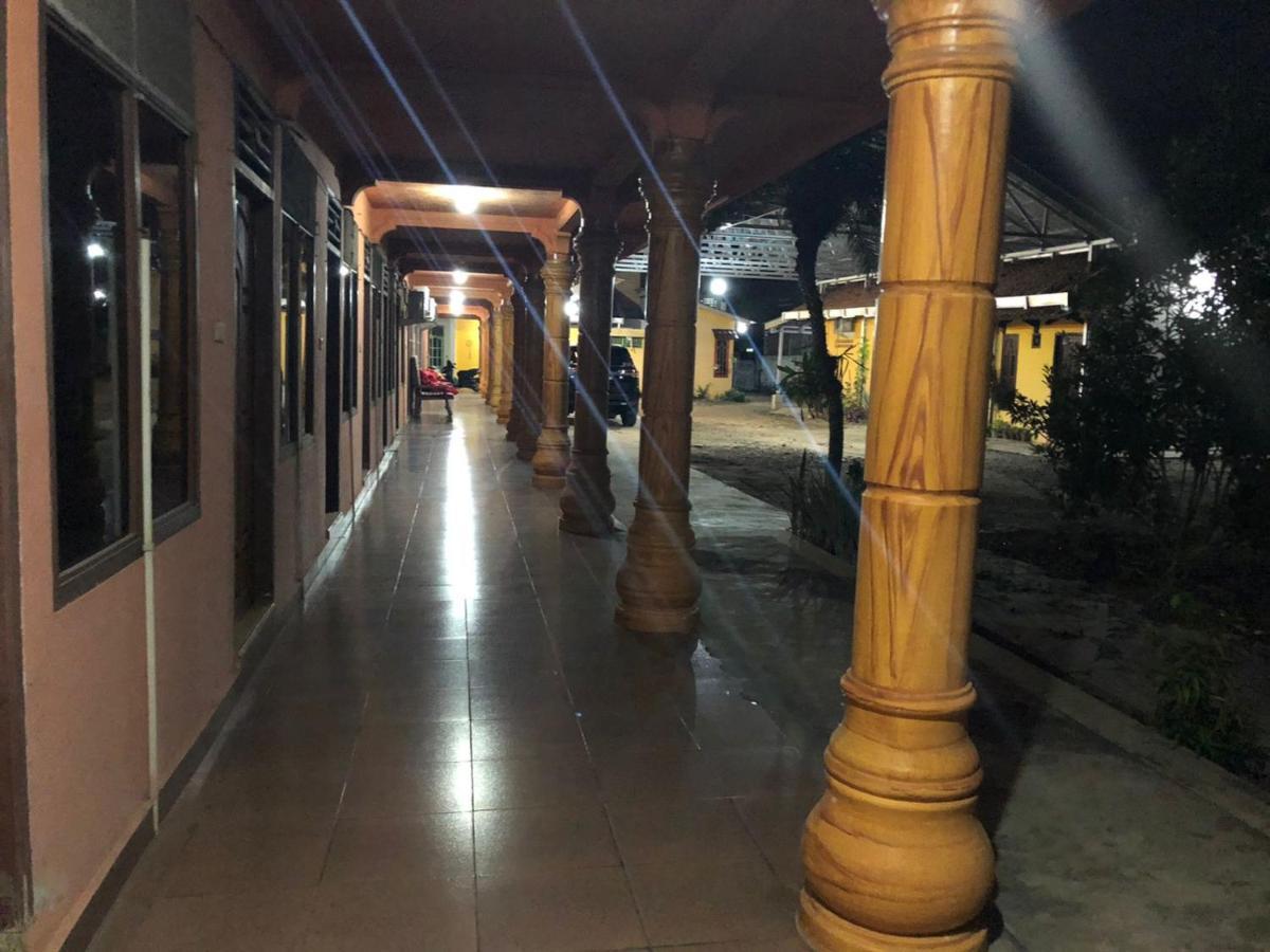 Hotel Arjuna Baturaja  Экстерьер фото
